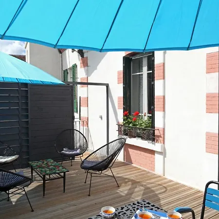 Appartement Sauxillanges, 3 Pieces, 4 Personnes - Fr-1-630-97