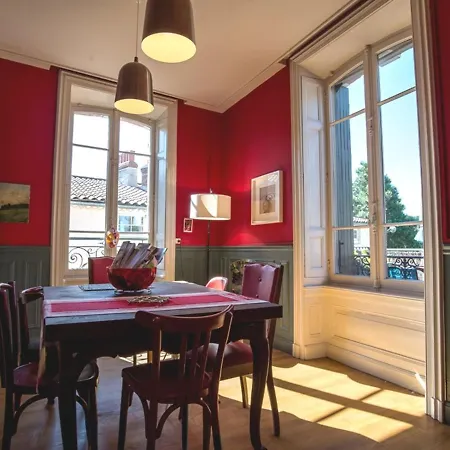 Appartement Sauxillanges, 3 Pieces, 4 Personnes - Fr-1-630-97 *