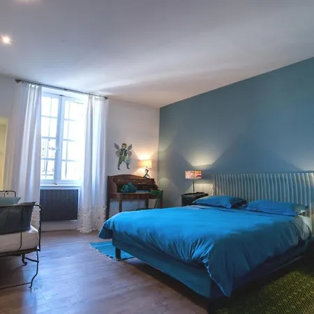 Apartamento Appartement Sauxillanges, 3 Pieces, 4 Personnes - Fr-1-630-97